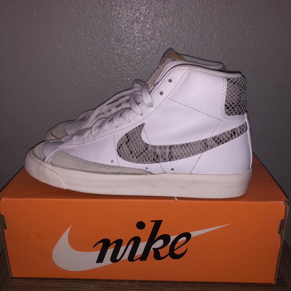 Nike mid 77 blazers
